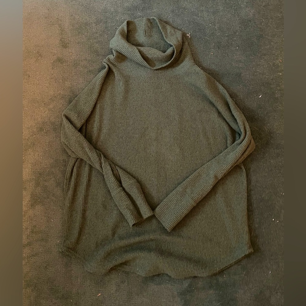 green turtle neck sweater
